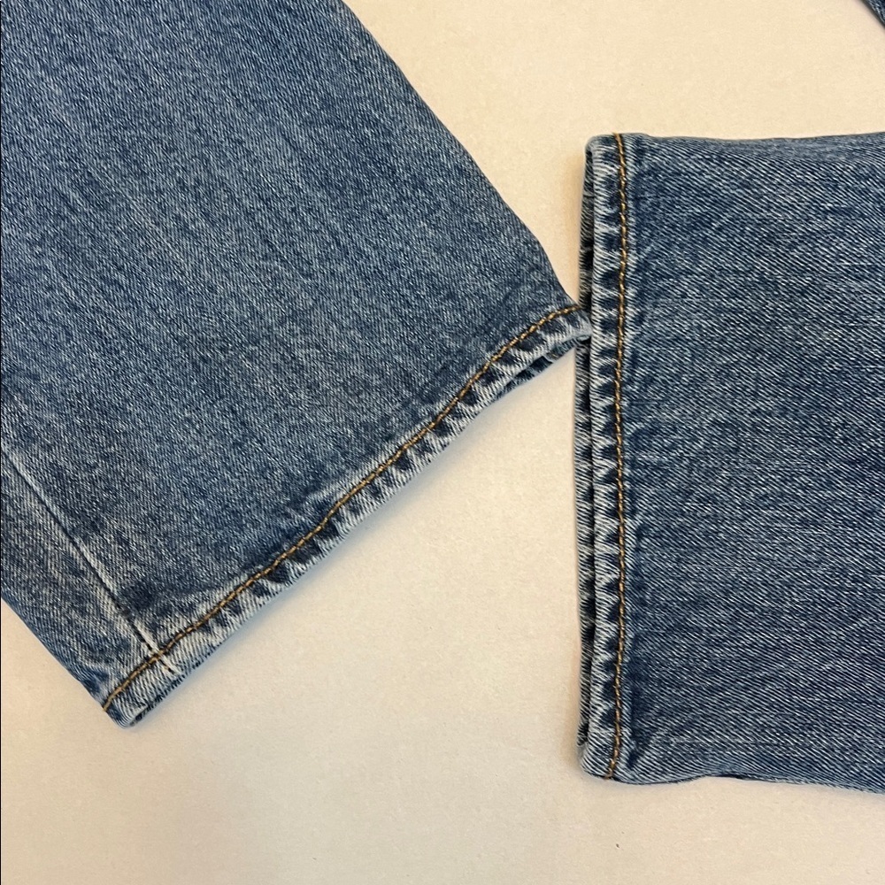 LEVI’S 501 MENS MEDIUM WASH STRAIGHT LEG JEANS 34x29 - Picture 3 of 16
